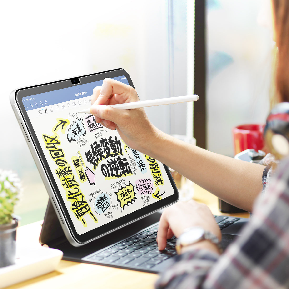 NIMASO iPad 第10/11世代用 ガラスフィルム、Apple Pencil を使用した書き込みや描画の快適さのイメージ