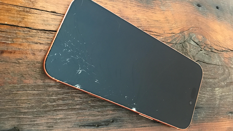 スマホ保護フィルムの交換タイミング？寿命・劣化症状・貼り替えタイミングを徹底解説