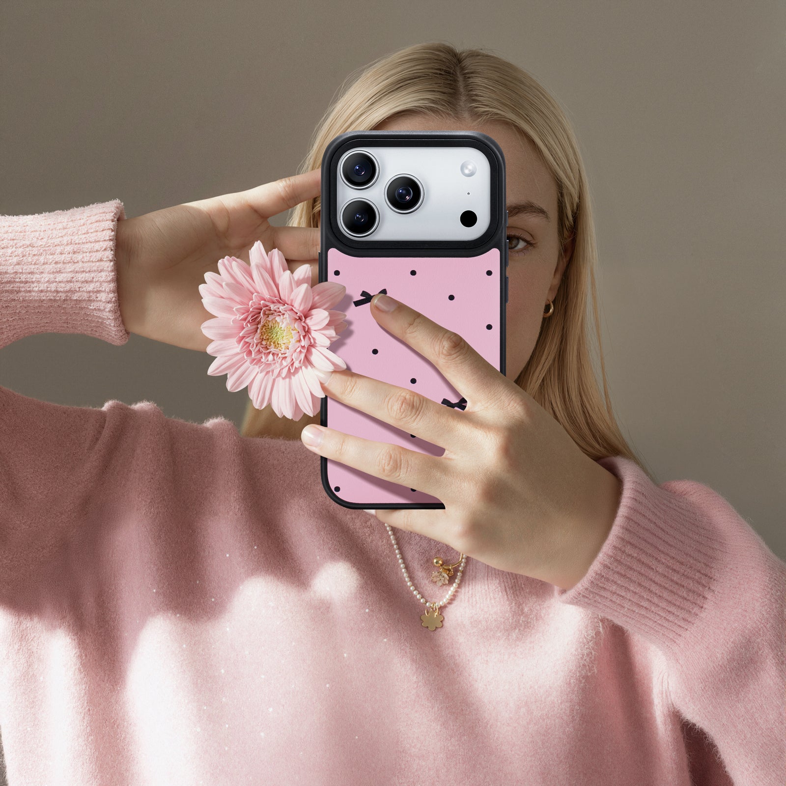 かわいいピンクスマホケース 女性 MagSafe対応 耐衝撃 持ちやすい
